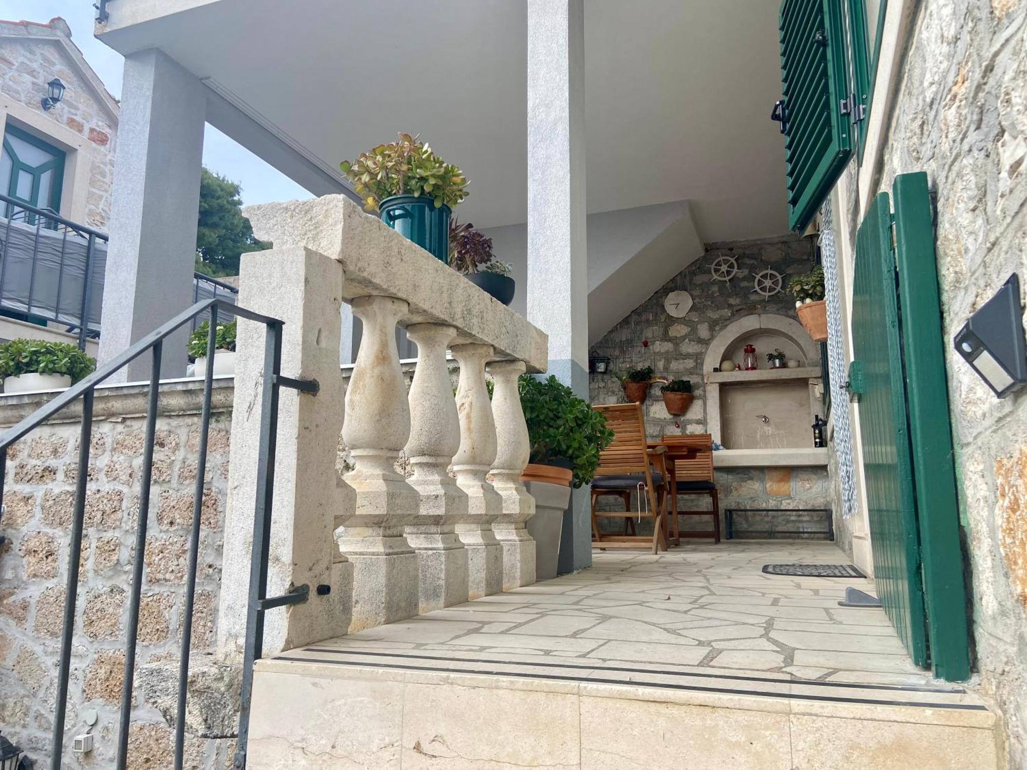 Apartment Simon - Old Stone Charm, Central Bol Life Exterior photo