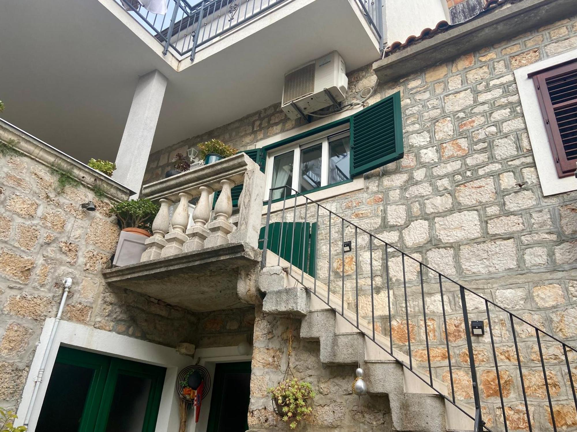 Apartment Simon - Old Stone Charm, Central Bol Life Exterior photo