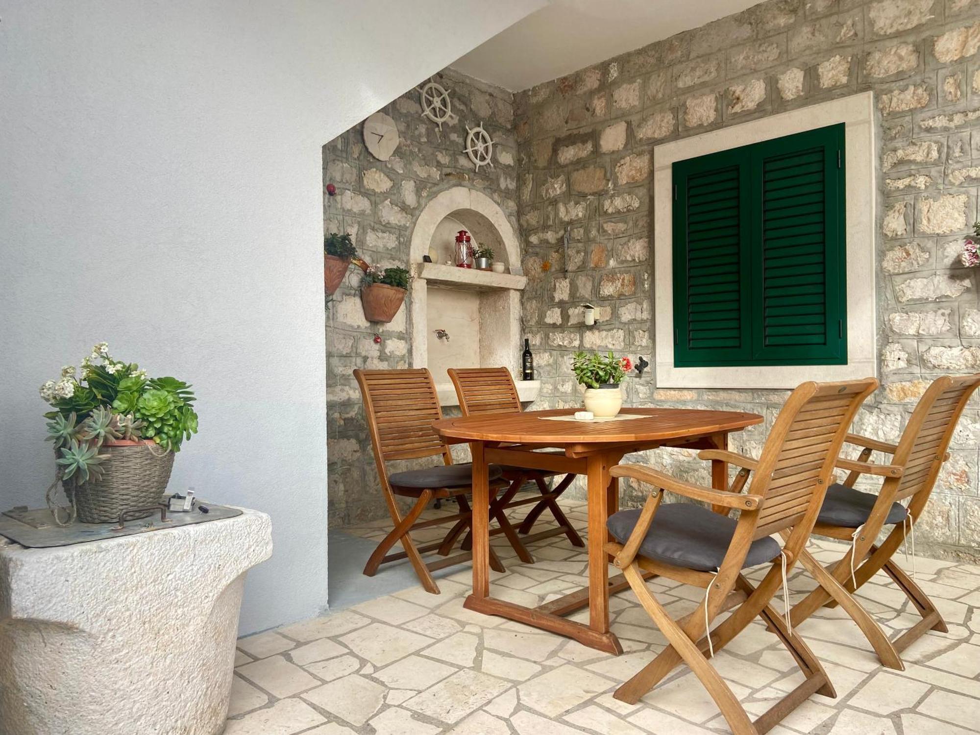 Apartment Simon - Old Stone Charm, Central Bol Life Exterior photo