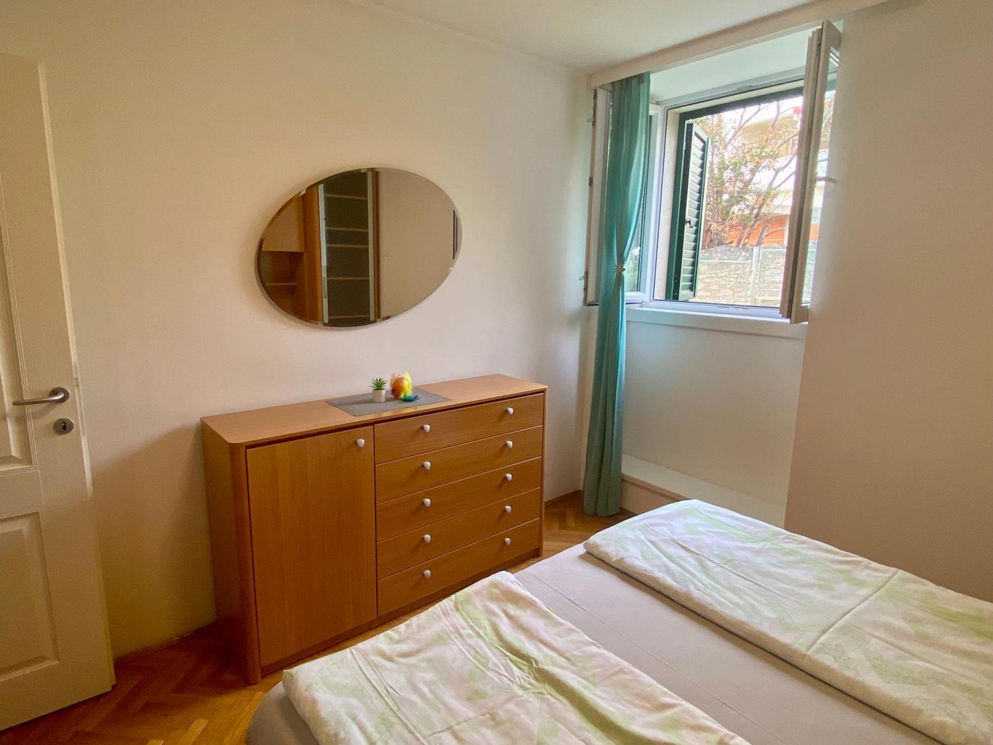Apartment Simon - Old Stone Charm, Central Bol Life Exterior photo