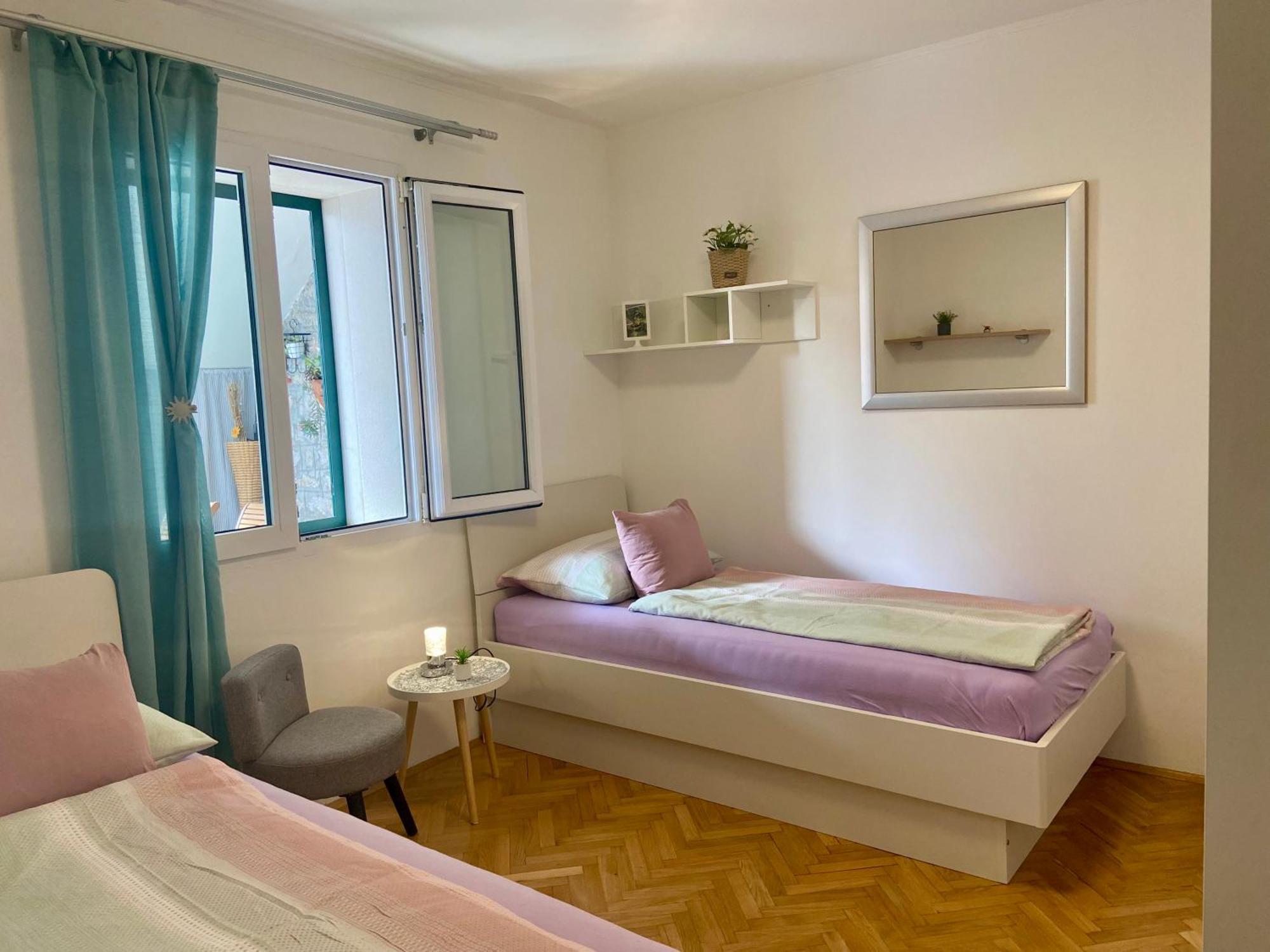 Apartment Simon - Old Stone Charm, Central Bol Life Exterior photo